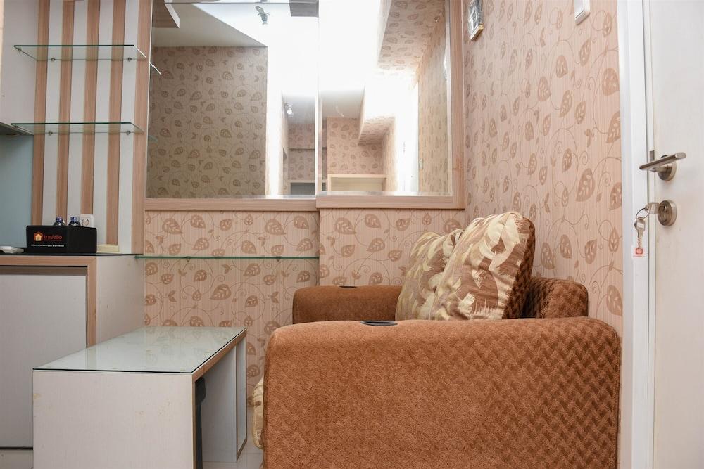 Comfort Living 1Br At Green Pramuka City Apartment - Tap to explore photos