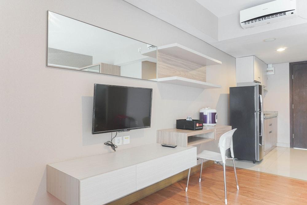 Comfortable And Nice Studio Room Apartement At H Residence - Tap to explore photos