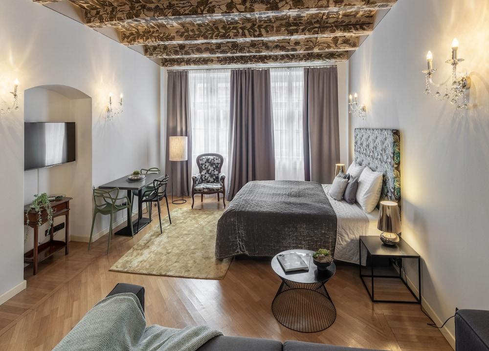 Chateau 9 Apartments by Adrez Living Room Type - Superior Studio