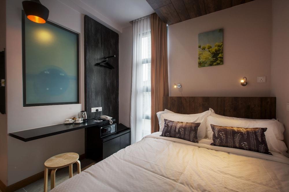Hotel Twenty 8B Room Type - Superior Queen Room with View
