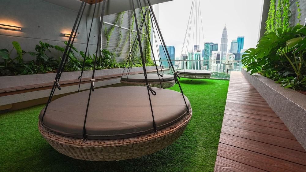 Ceylonz Starlight Suites Bukit Bintang - Tap to explore photos