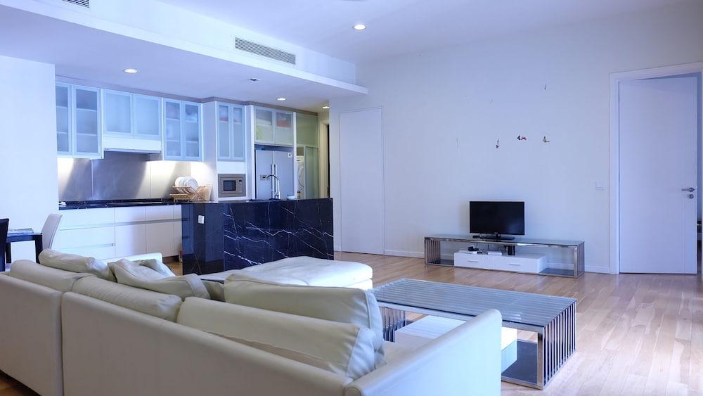 Resort Style Apartment Suites KLCC - Tap to explore photos