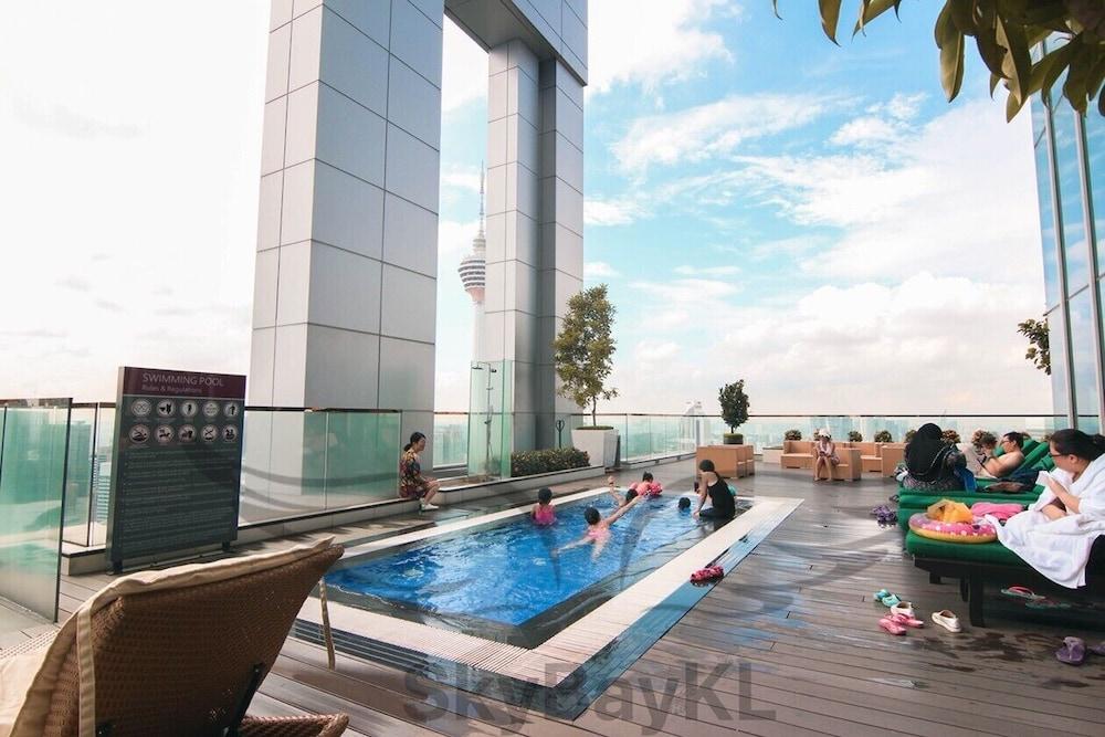 Platinum Suites by Skybay - Tap to explore photos