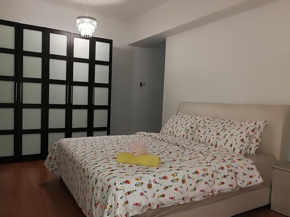Pavilion Fahrenheit 88 - AJ home