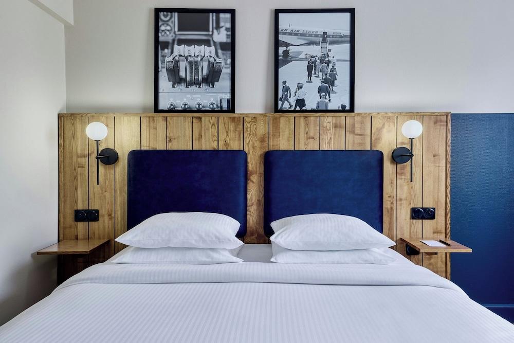 Four Points by Sheraton Paris Charles de Gaulle Airport - Tap to explore photos