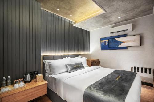 A&R Urban Hotel