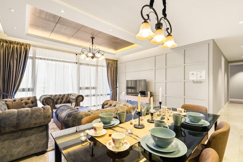 Anggun Residences Serviced Suites Room Type - Premier Triple Room, 3 Bedrooms, Refrigerator & Microwave, City View