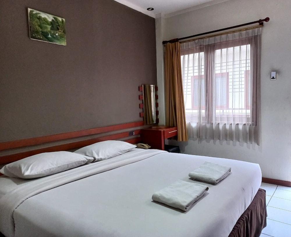 N Hotel Harmoni Jakarta Room Type - Standard Double Room