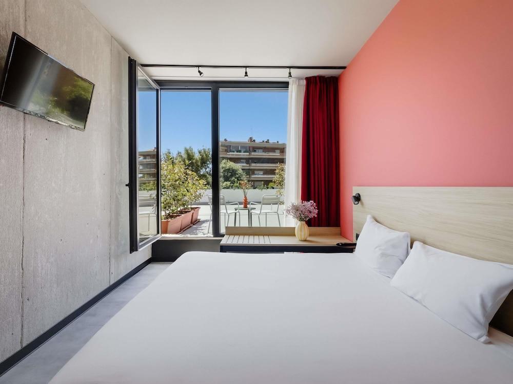 Ibis Styles Roma Aurelia Room Type - Superior room with balcony and double bed