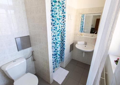 Masarykova Kolej Room Type - Twin Room with Private Bathroom
