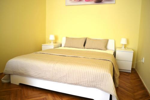 Sunflower 2BDR Flat By Ruterra - Tap to explore photos