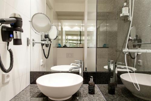 Motel One Prague - Florentinum - Tap to explore photos