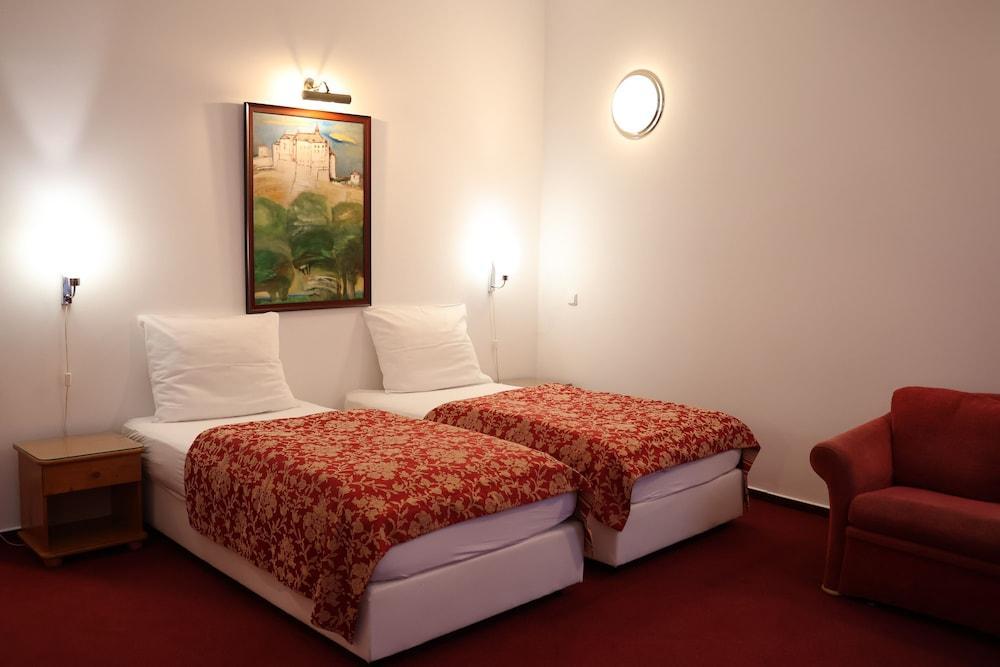 Unitas Residence Room Type - Twin Room