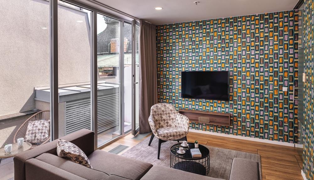 VN17 Rooftop Suites by Adrez Living Room Type - Apartment