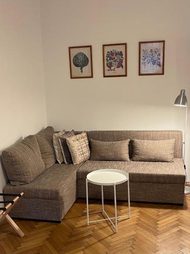 Apartment Slavikova 11 - Tap to explore photos
