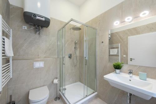 Residence Tesnov Apartments Near The Old Town - Easy Self Check in - Tap to explore photos