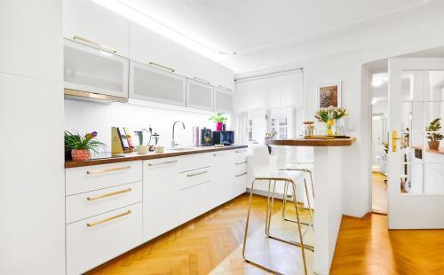 Royal Route Residence Room Type - One-Bedroom Apartment