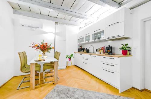 Royal Route Residence Room Type - Superior Apartment