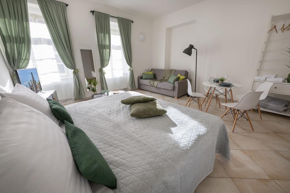 White Swan Boutique Apartments - Tap to explore photos