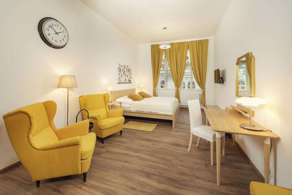Unesco Prague Apartments Room Type - Deluxe Apartment, City View (32)