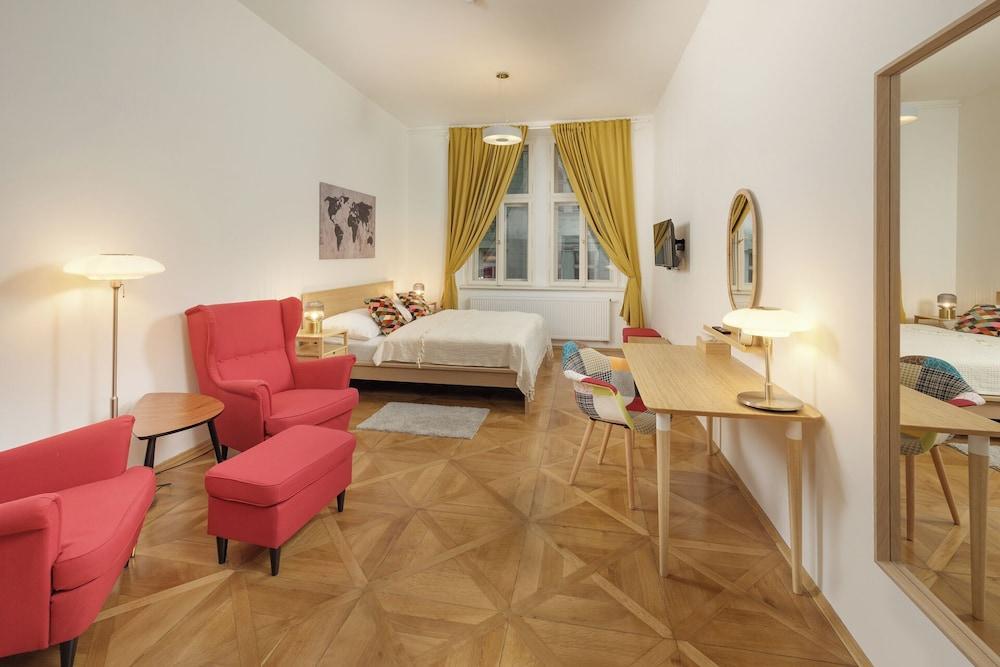 Unesco Prague Apartments Room Type - Deluxe Apartment, Balcony, City View (22)