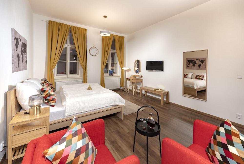 Unesco Prague Apartments Room Type - Deluxe Apartment, Patio, Courtyard View (35)
