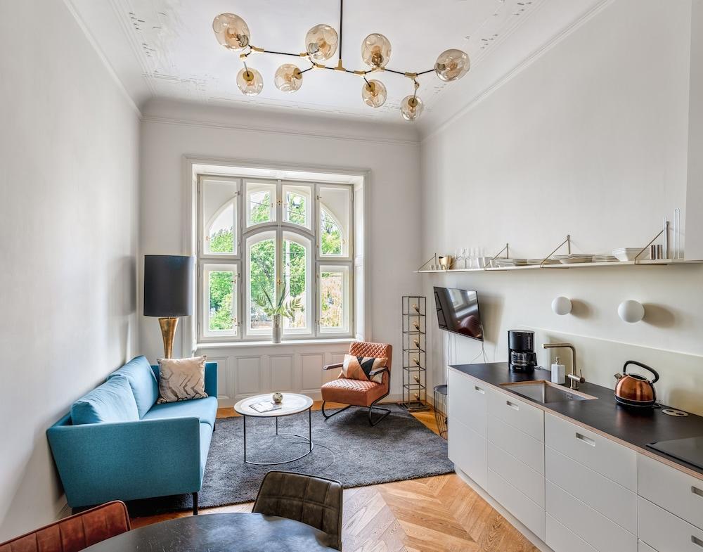MN6 Luxury Suites by Adrez Living Room Type - Apartment, 1 Bedroom