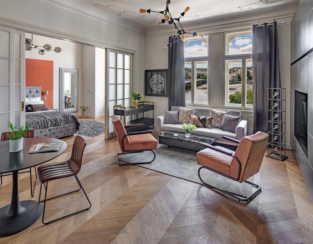 MN6 Luxury Suites by Adrez Living Room Type - Apartment, 2 Bedrooms, Balcony