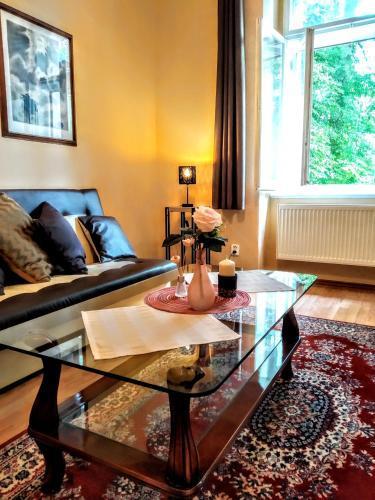 Apartment Sense of Zizkov - Tap to explore photos