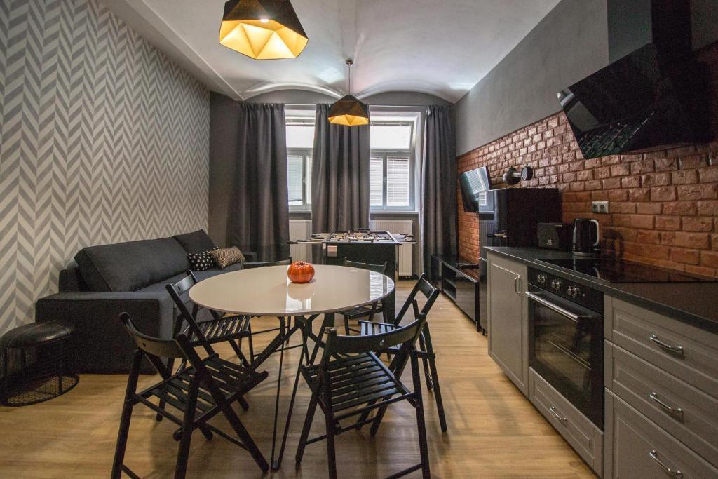 3BDR RUTERRA Apt with Table Football - Tap to explore photos