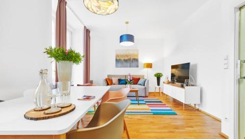 Residence Rybna 9- Old Town Room Type - Three-Bedroom Apartment with Terrace Residence Rybna 9- Old Town Room Type - Three-Bedroom Apartment with Terrace