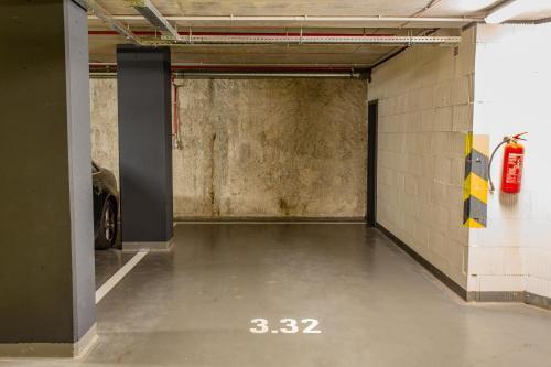 Spacious Terrace Apartment with free private parking - Tap to explore photos