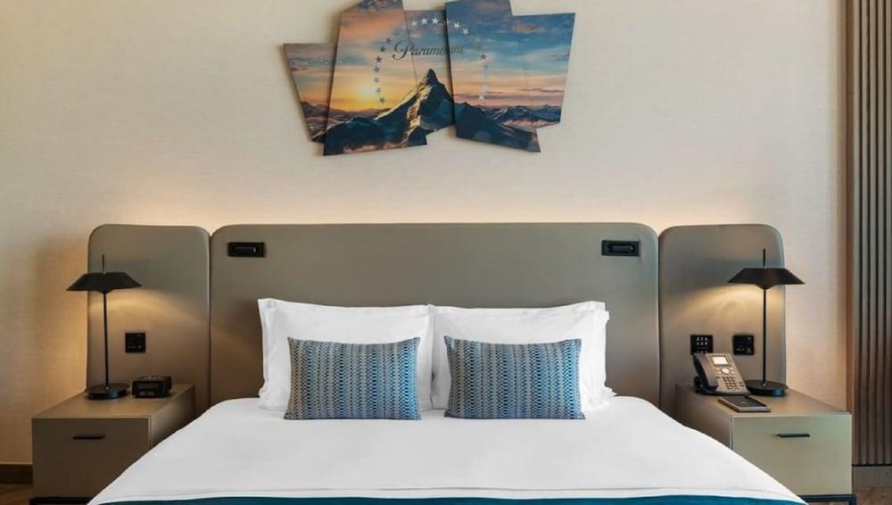 Paramount Hotel Midtown - Tap to explore photos