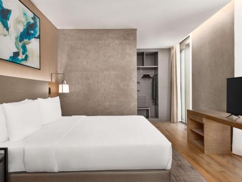 Mercure Dubai Gold District - Tap to explore photos