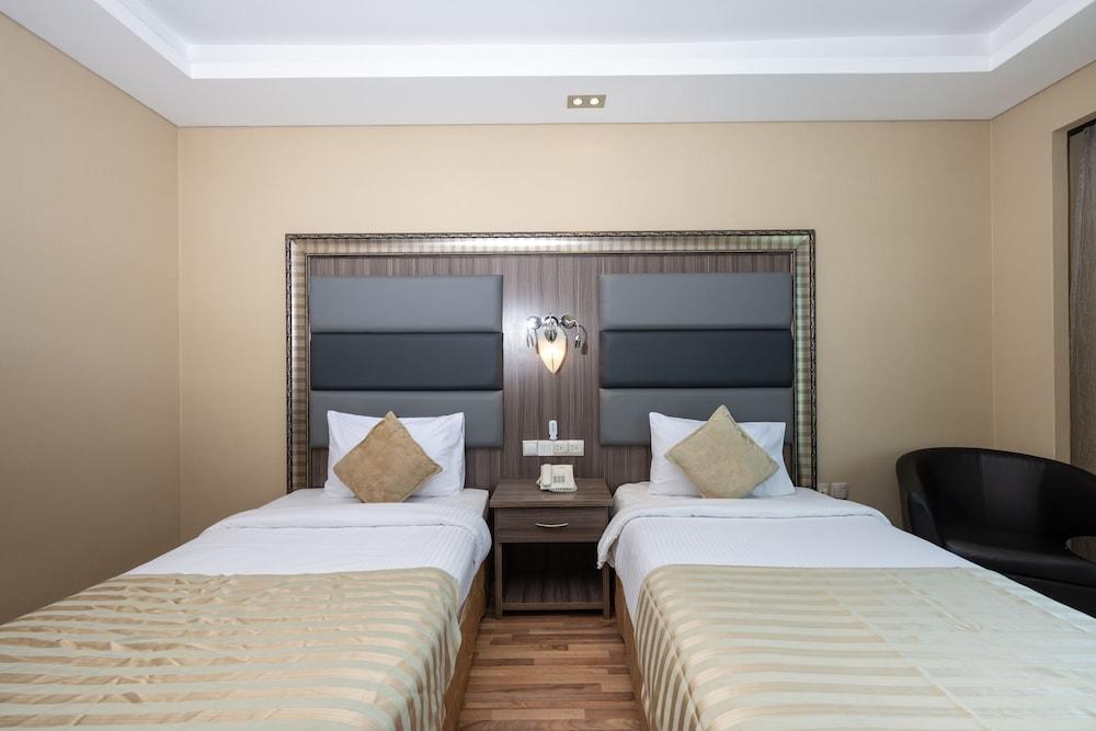 Pearl Swiss Hotel Room Type - Superior Twin Room, 2 Twin Beds, City View