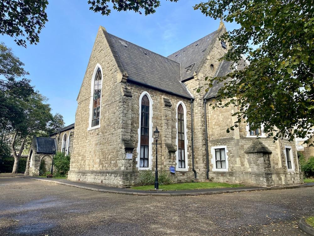 Rare 1-bed Church Converted Apartment in London - Tap to explore photos
