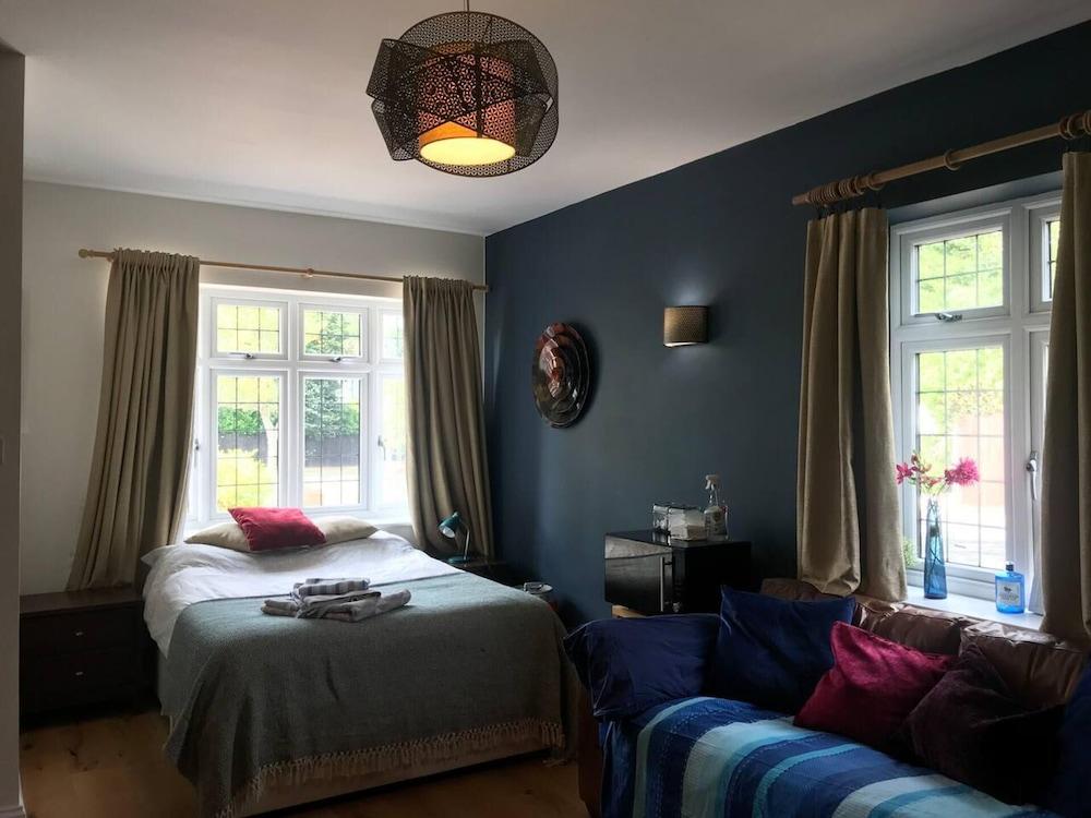 Lovely and Comfortable 1-bed Apartment in Bromley - Tap to explore photos