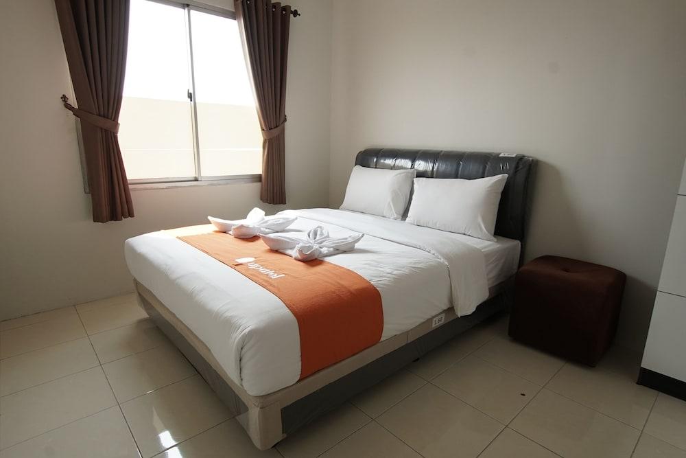 Apatel Mediterania Marina Ancol Tower D - Tap to explore photos