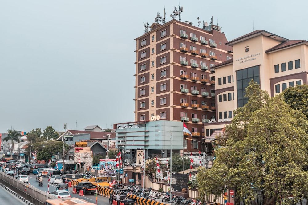 Hotel Alia Matraman - Tap to explore photos