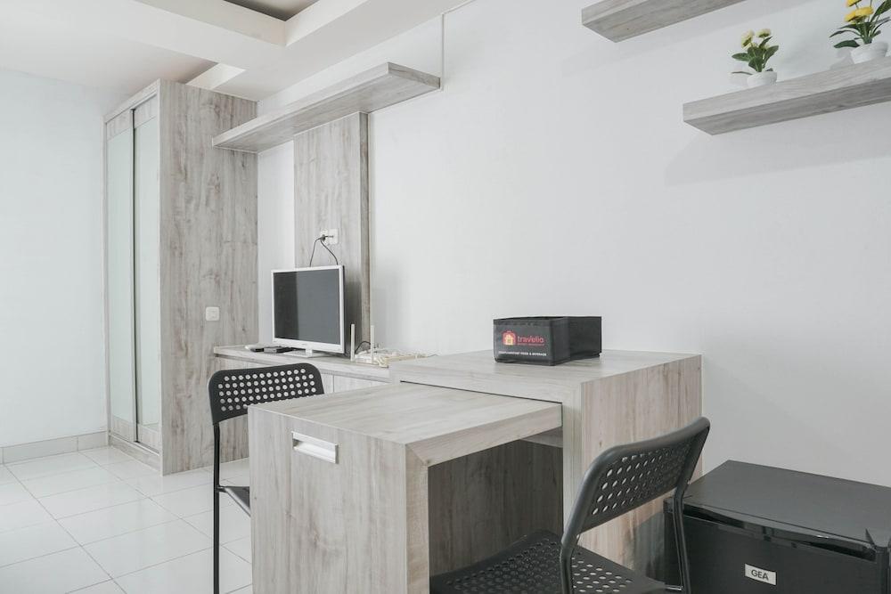 Cozy And Nice Studio At Amethyst Apartment - Tap to explore photos