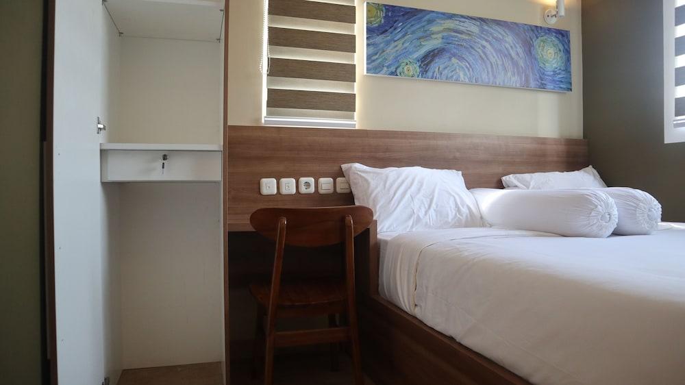 Djuragan Kamar Slipi Room Type - Deluxe Room