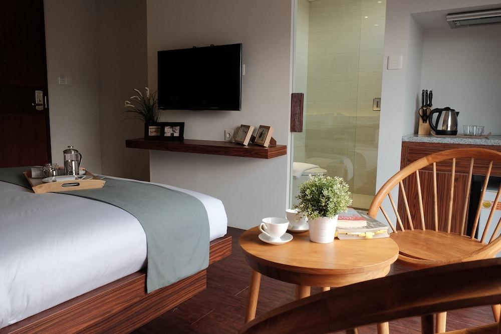 Flat06 Tendean Room Type - Deluxe Room, 1 King Bed