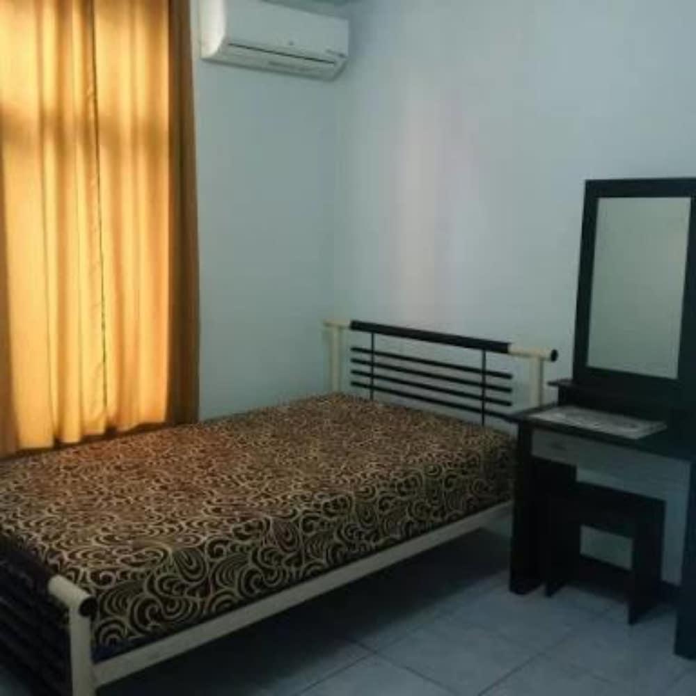 Kost Sunter Agung - Tap to explore photos