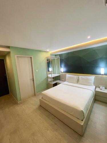 Leaf Hotel Room Type - Deluxe Double Room