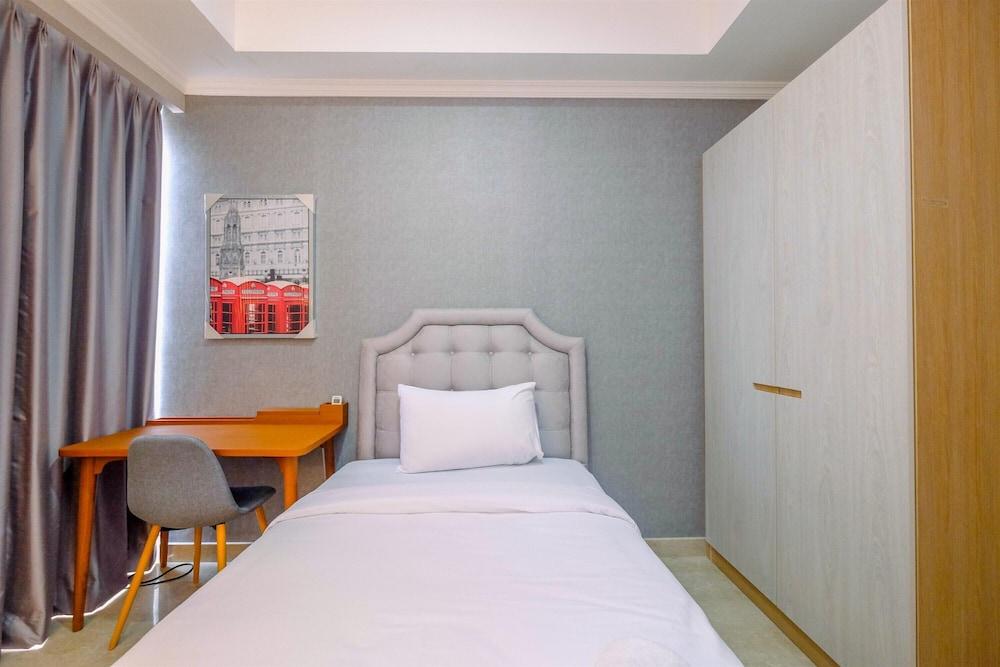 Comfy And Cozy 2Br At Menteng Park Apartment - Tap to explore photos