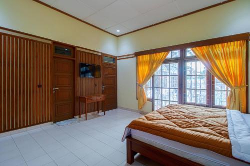 Tobana Pejaten House - Tap to explore photos