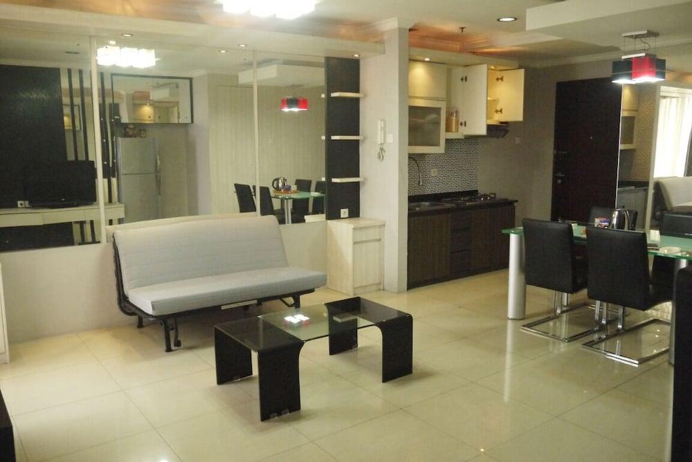 Apatel Apartment Mangga Dua Lt 11 - Tap to explore photos
