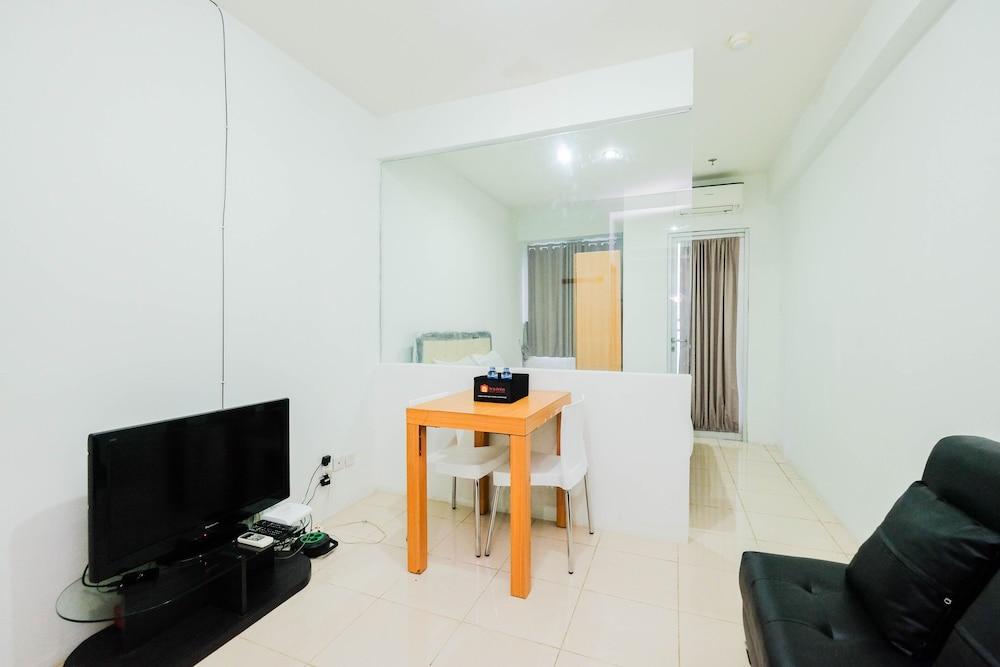 Comfortable And Homey Studio At Titanium Square Apartment - Tap to explore photos
