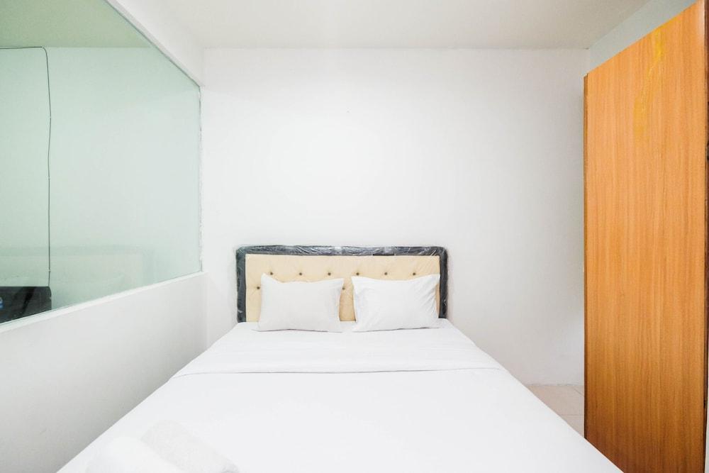 Comfortable And Homey Studio At Titanium Square Apartment Room Type - Room