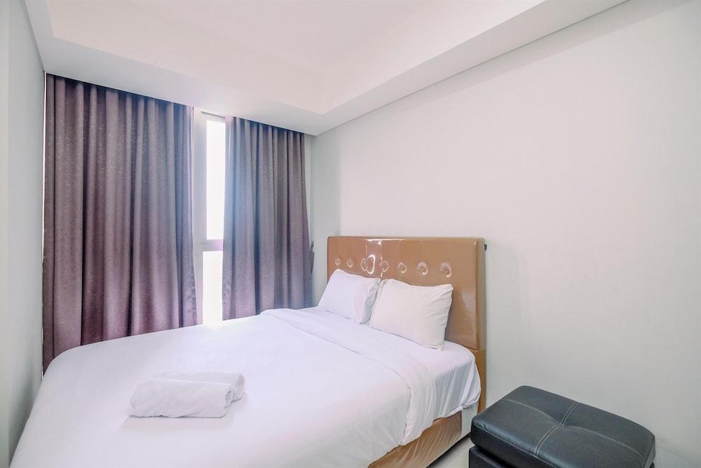 Comfortable And Minimalist 2Br At Gold Coast Apartment Room Type - Room